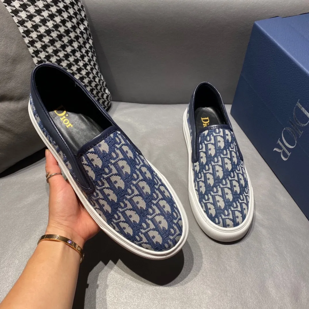 Men's men's shoes 💰360, Dior series casual shoes 👟🔥🕷🕷【Dior】Dior New casual men's shoes are launched in Hong Kong counters. Official website 1:1 production. Original Italian materials. Designed by European and American masters. Perfect shape to create counter quality, solid color rubber wear-resistant outsole and classic dazzling head! Super versatile and very comfortable. High-end without losing taste, fashionable and novel! ! Absolute focus! Code number: 38-45